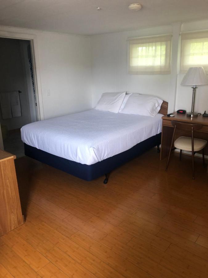 Motel Executive *